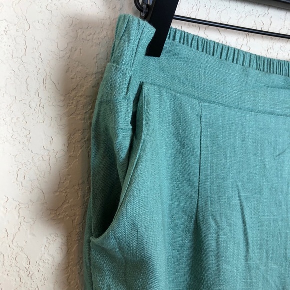 Clad & Cloth • Wide Leg Linen Cropped Pants - Picture 4 of 11